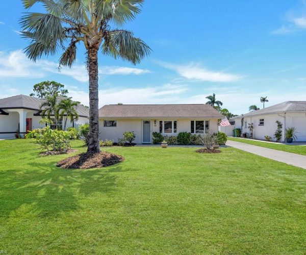 3/2 Bonita Shores Home-Just a Mile and a Half From The Beach-$619,500